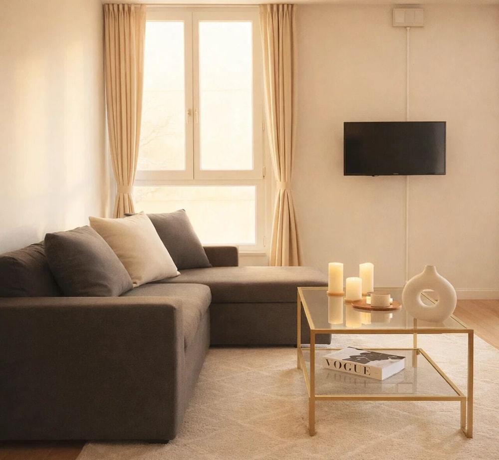 1593 Charonne Room Type - Family Apartment, City View