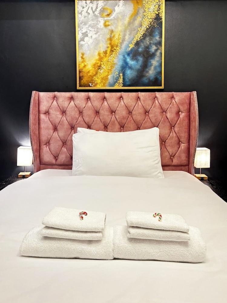 BPR Private Hot-tubs and rooms Room Type - Deluxe Studio, 1 Queen Bed, Accessible Bathtub, Private Bathroom