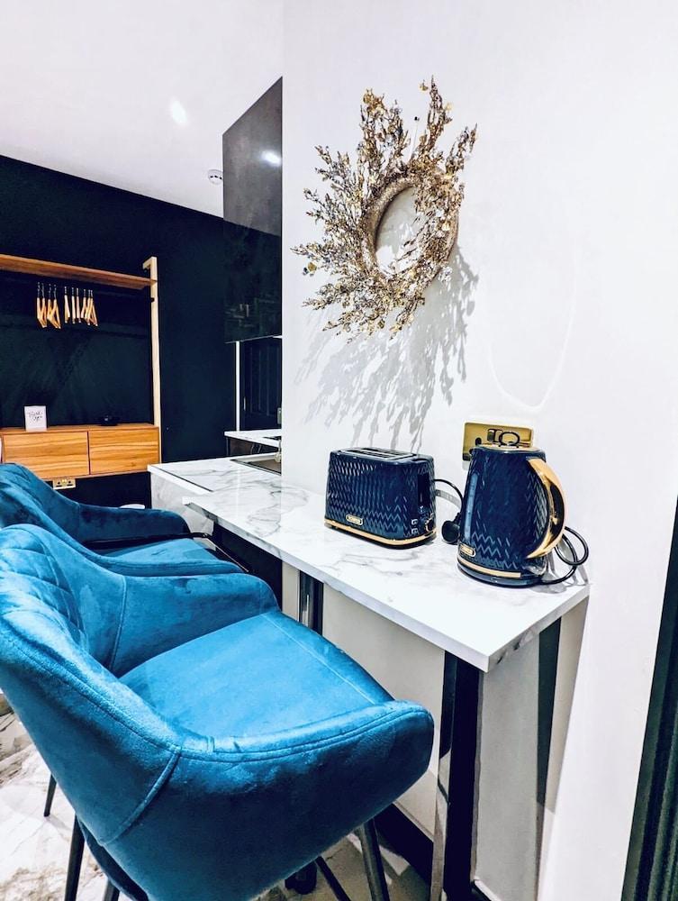 BPR Private Hot-tubs and rooms - Tap to explore photos