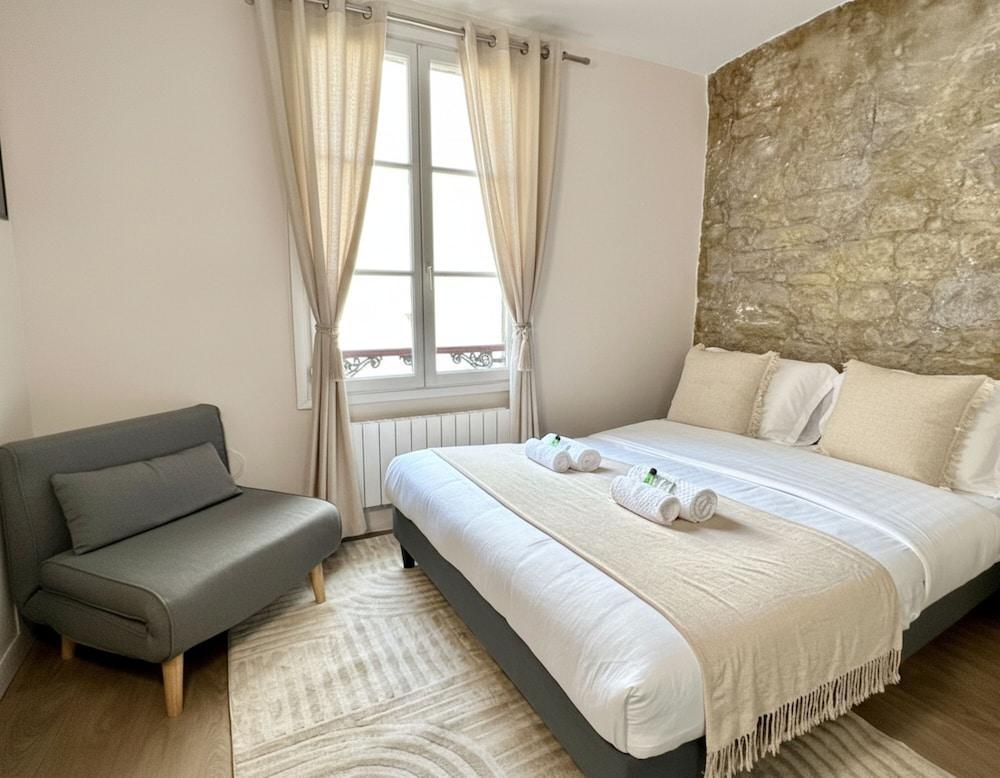 1614 Sevres - Tap to explore photos