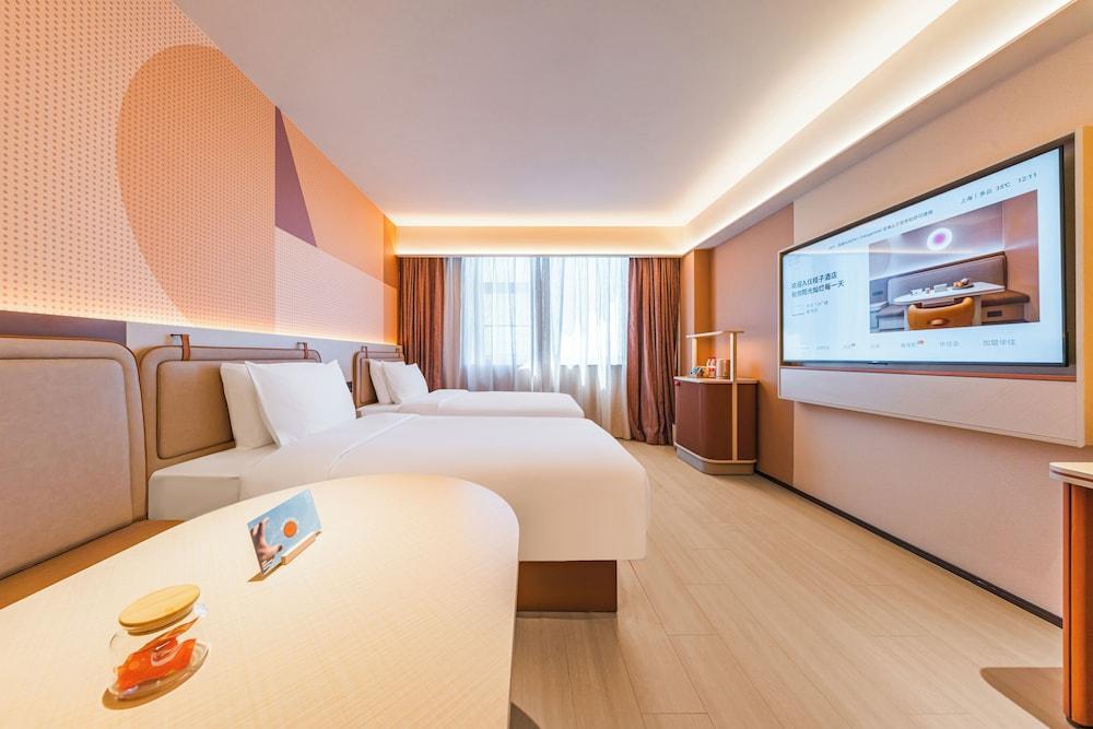 Orange Hotel Room Type - Superior Twin Room