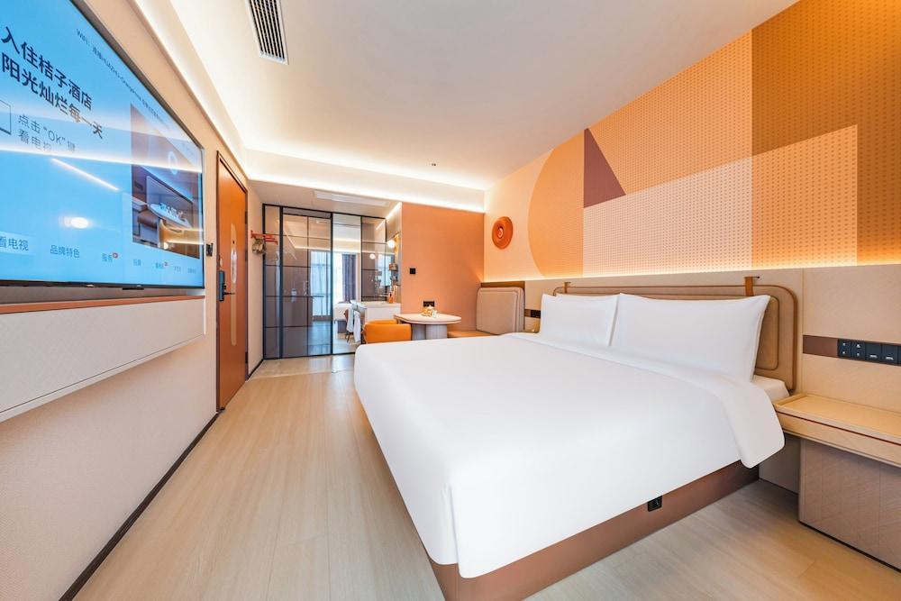 Orange Hotel Room Type - Superior Single Room, 1 King Bed, Non Smoking, Private Bathroom