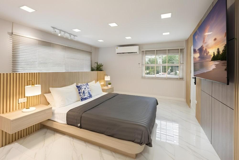 Bangkok's Most Beautiful Modern Villa - Tap to explore photos