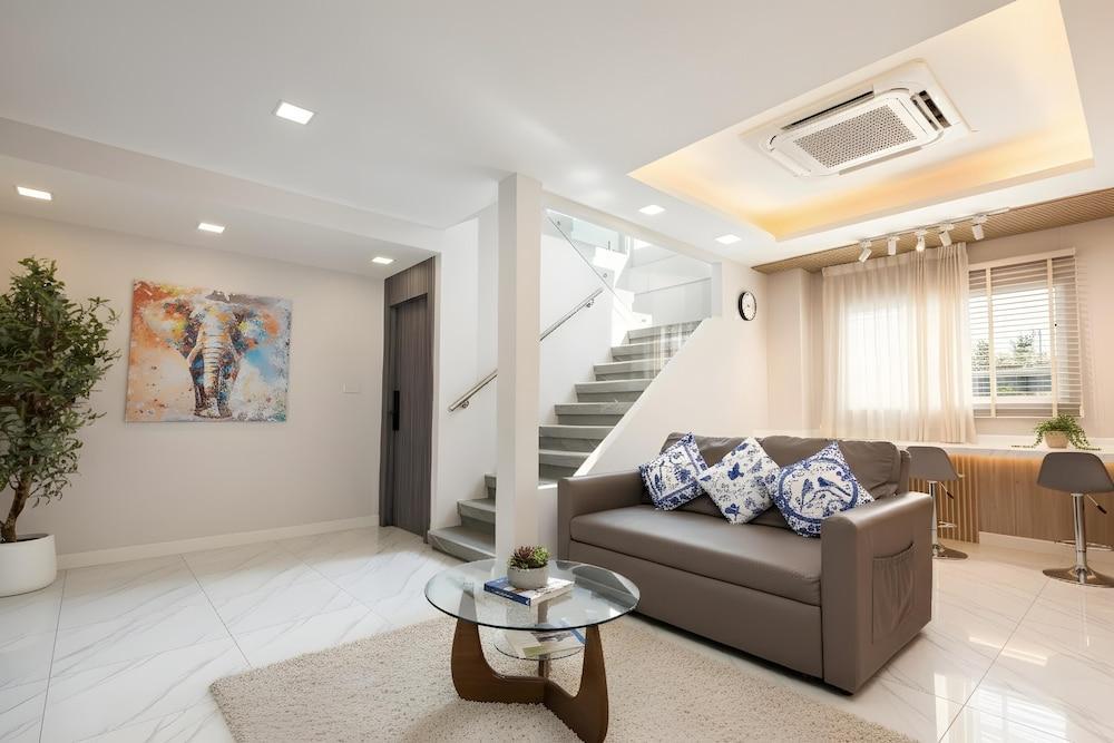Bangkok's Most Beautiful Modern Villa - Tap to explore photos