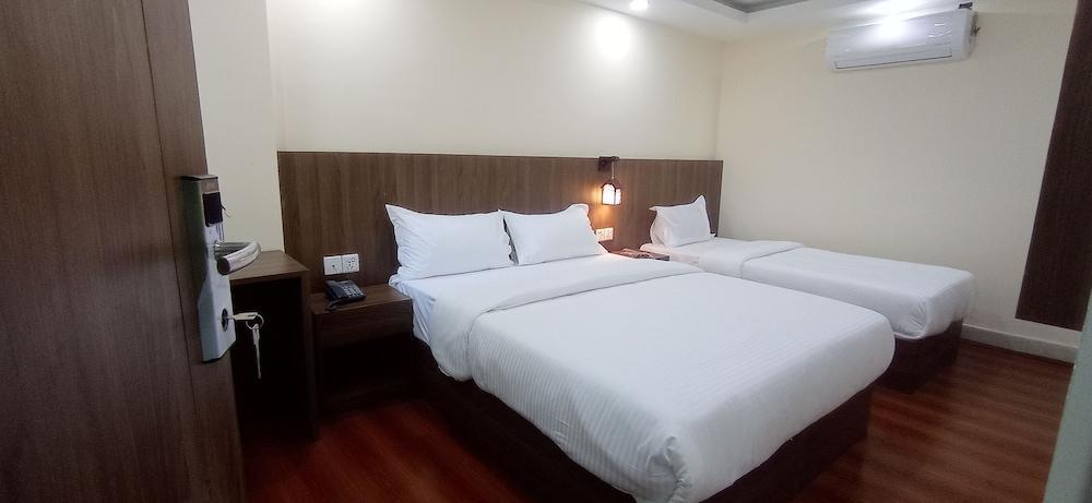 Hotel Aerolink Room Type - Deluxe Double Room