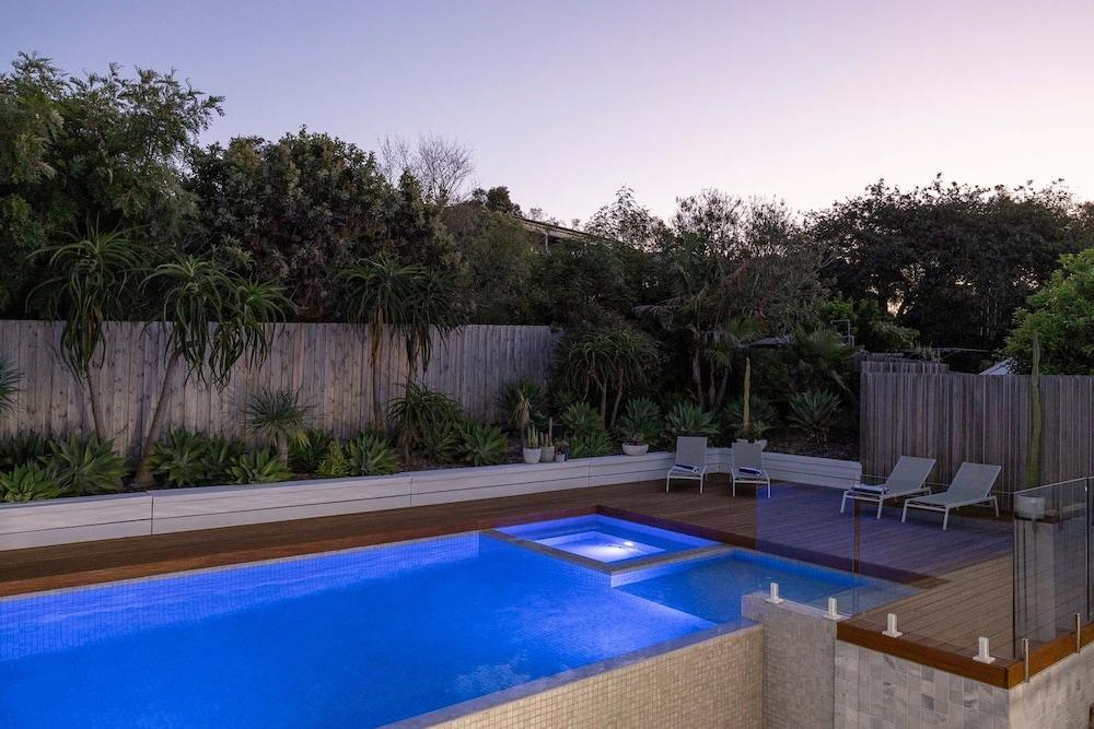 Airosa Blanca Pool Spa Sea Views - Tap to explore photos