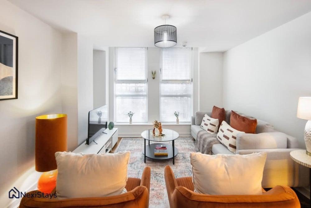 5 Mins Walk to Moorgate Tranquil City Retreat Room Type - House, Accessible