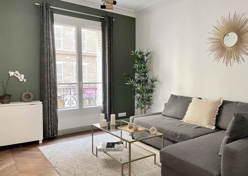 1590 Legendre Room Type - Family Apartment, Courtyard View