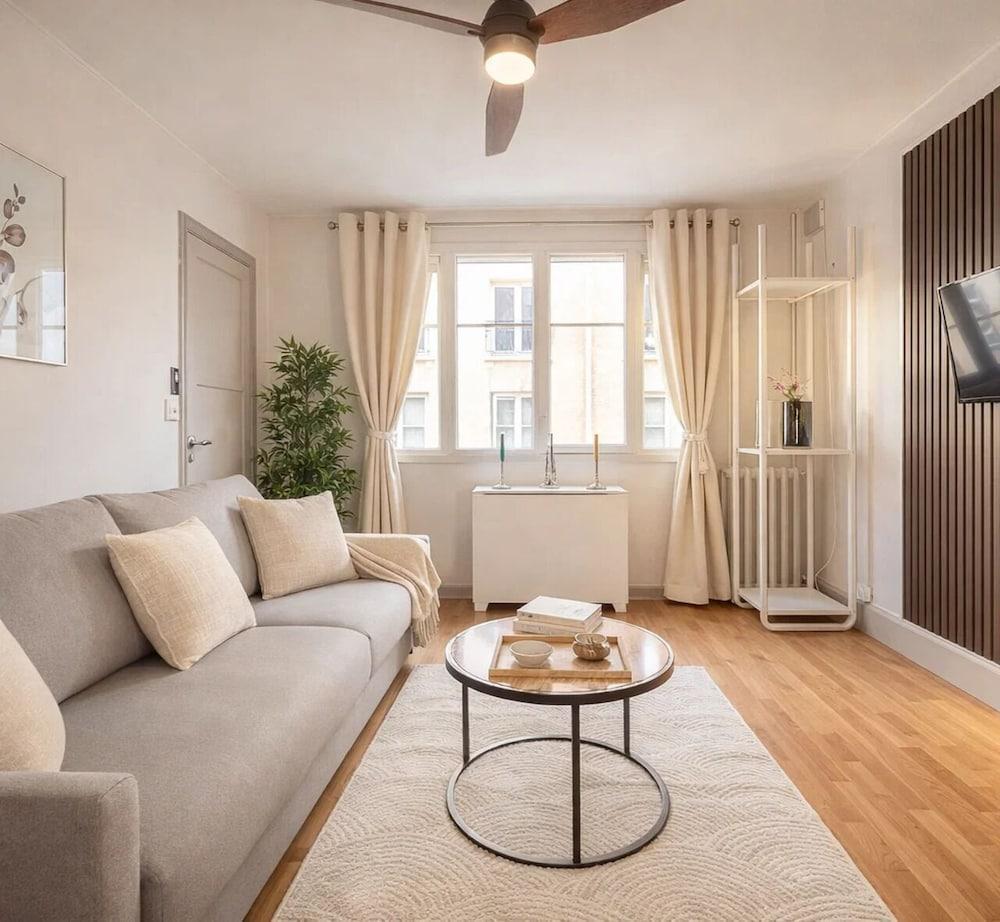 1566 Duranton Room Type - Standard Studio, City View