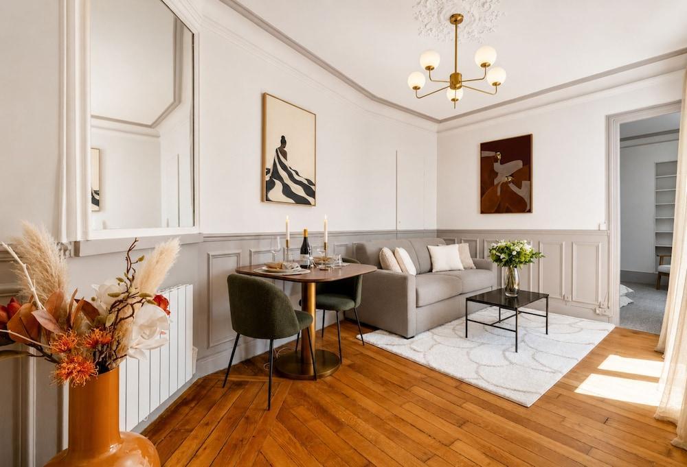 1539 Belles Feuilles Room Type - Deluxe Apartment, Courtyard View