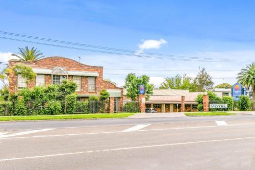 Greensborough Motel - Tap to explore photos