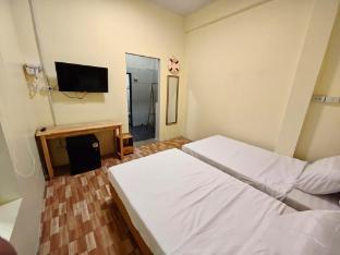 latitude 13 Room & breakfast Room Type - Double or Twin Room with Private Bathroom