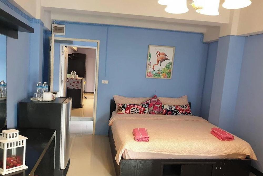 Chill Guest Room Type - Deluxe Double Room