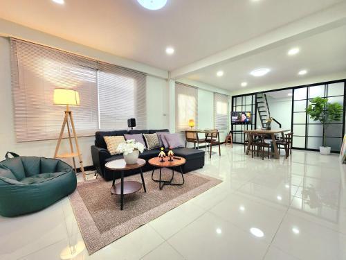 200m to MRT Private 3BR Home for 8 - Tap to explore photos