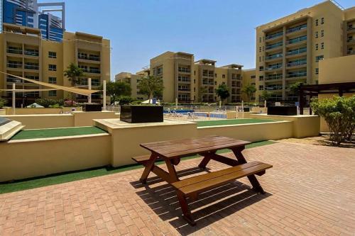Blueground The Greens pool gym security DXB-1434
