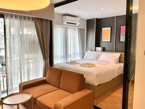 J5 HOTEL Room Type - Superior Queen Room