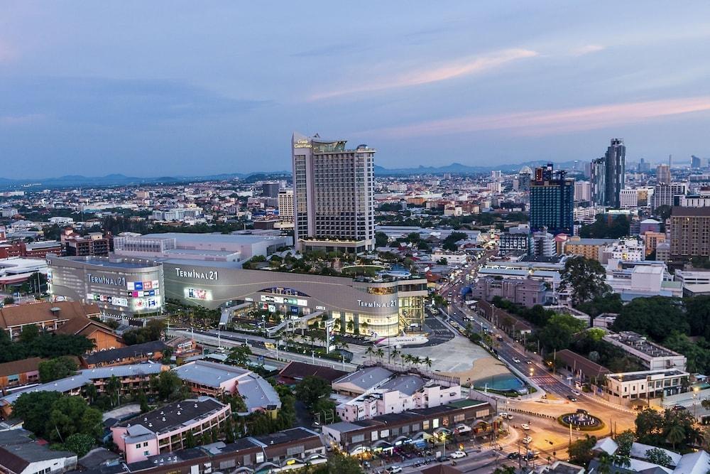 Grande Centre Point Pattaya - Tap to explore photos