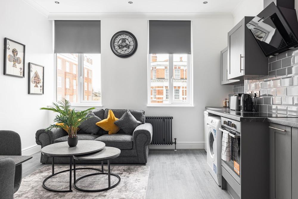 Edgware Road Apartments - Tap to explore photos