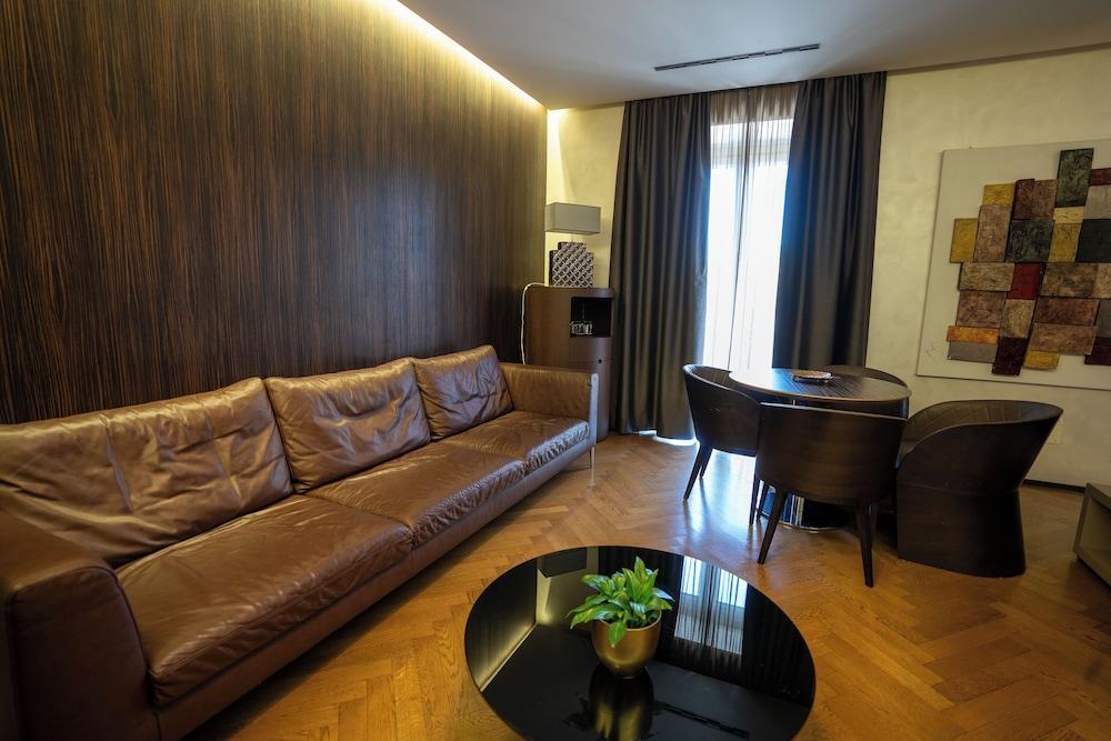 Divina Luxury Hotel - Tap to explore photos