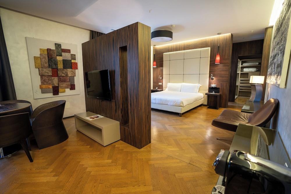 Divina Luxury Hotel Room Type - Junior Suite