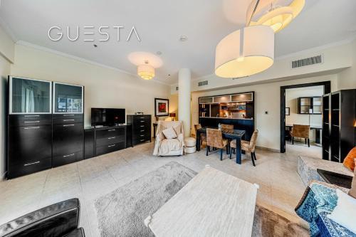 Al Majara 1 BDR plus Guest Bedroom, Dubai Marina - Tap to explore photos