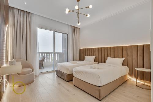 Brand New Beautiful & HUGE Centrally Located APT - Tap to explore photos
