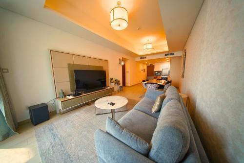 Ultra-Luxurious 1 Bed in Palm featuring Exclusive Private Beach Access - Tap to explore photos