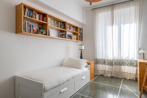 Bright and spacious flat in the hearth of Rome - Tap to explore photos