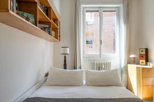 Bright and spacious flat in the hearth of Rome