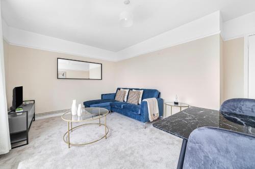 Central Spacious 3Bed Flat - Wandsworth - Sleeps 7 - Tap to explore photos