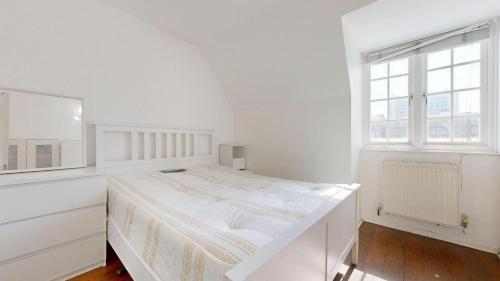 bright duplex flat in the desired area of Euston - Tap to explore photos