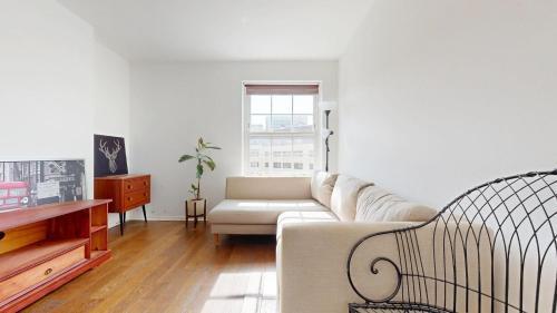 bright duplex flat in the desired area of Euston - Tap to explore photos