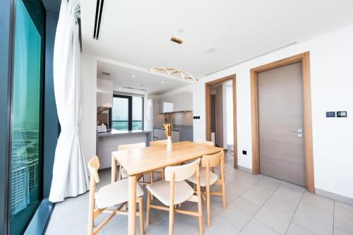 Modern Living with Skyline Views in Hartland - Tap to explore photos