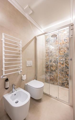 Boutique Marco Polo - Tap to explore photos