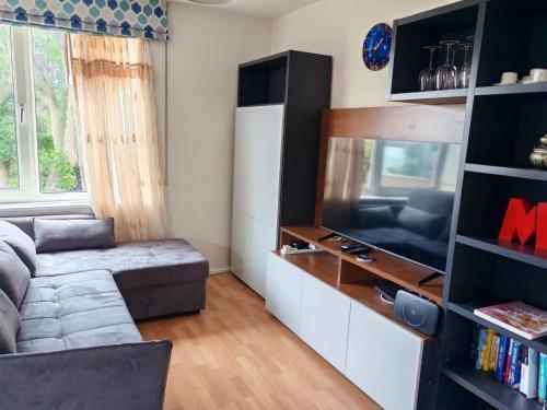 Quiet & family 2 beds flat in W6 - Tap to explore photos