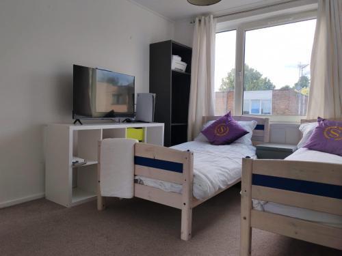 Quiet & family 2 beds flat in W6 - Tap to explore photos