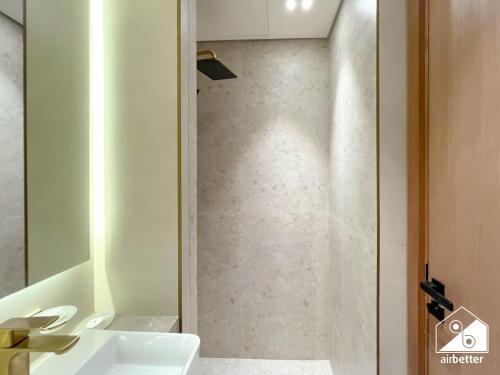 Cozy & Chic upgraded Studio with Balcony Dubai JVC - Tap to explore photos