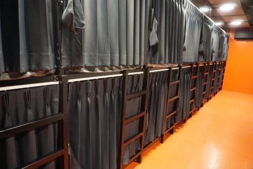 Silom Soi 3 Hash Dormitory Hostel Room Type - Bunk Bed in Male Dormitory Room 