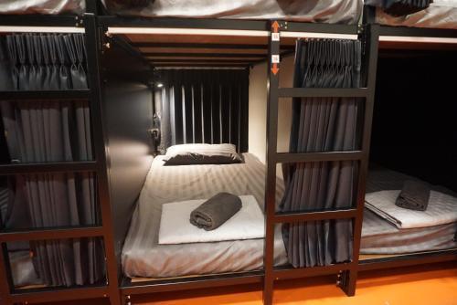 Silom Soi 3 Hash Dormitory Hostel - Tap to explore photos