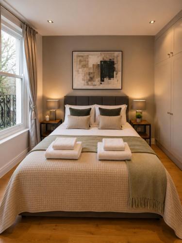 HYDE PARK APT by KeyHol Short Let - Tap to explore photos