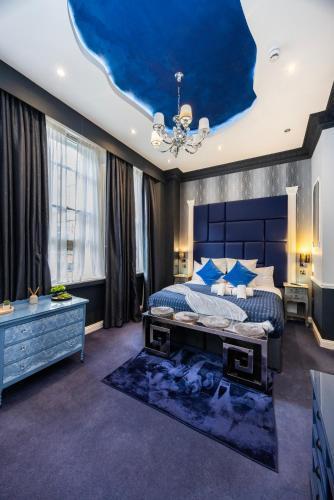 Large and Luxurious Apartment, Central London - Tap to explore photos