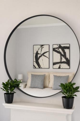Stylish 3-Bed Flat, Wood Green & Ally Pally