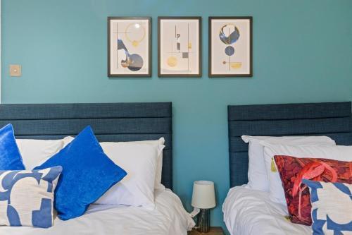 Apartment - Sleeps 11 - Hampstead Group Stay - Tap to explore photos
