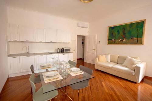 Suite Lucina - 500 m Spanish Steps - Tap to explore photos
