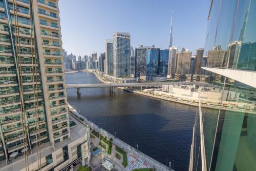 Modern 1BR -Canal Views & Burj Views -Business Bay
