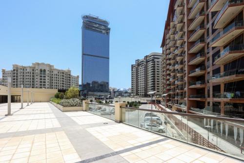Beachfront Studio with Dining & Leisure at Your Doorstep