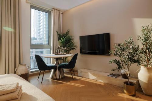 Sophisticated Studio near Burj Khalifa - Tap to explore photos