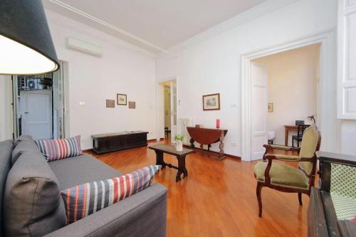 Spacious Prati Apt Near Vatican & Tiber - Tap to explore photos