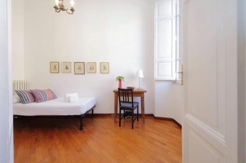 Spacious Prati Apt Near Vatican & Tiber - Tap to explore photos