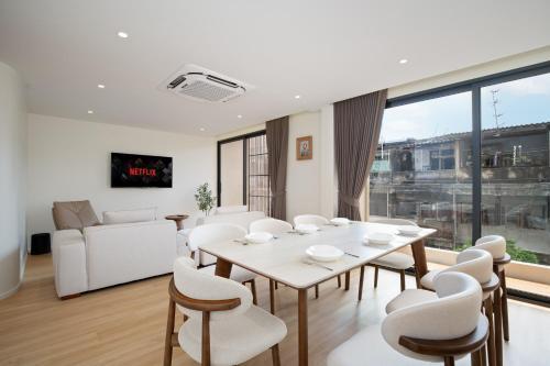 Haus 42 Room Type - Three-Bedroom Suite Haus 42 Room Type - Three-Bedroom Suite